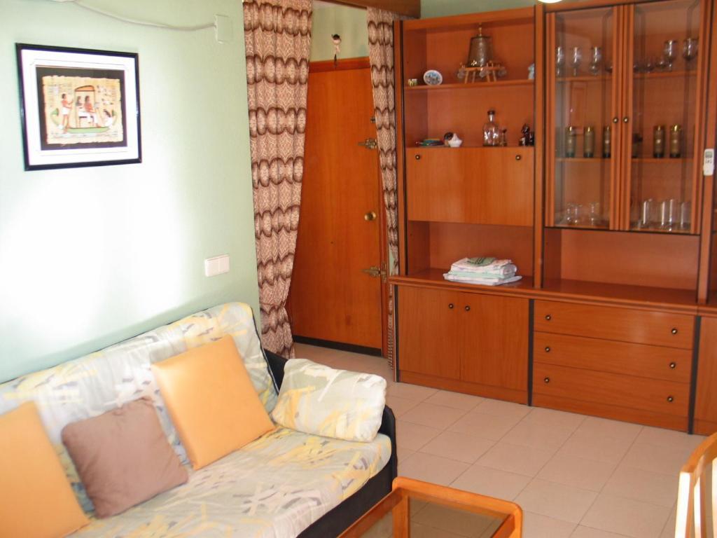 Apartamentos Raymar 오로페사델마르 객실 사진